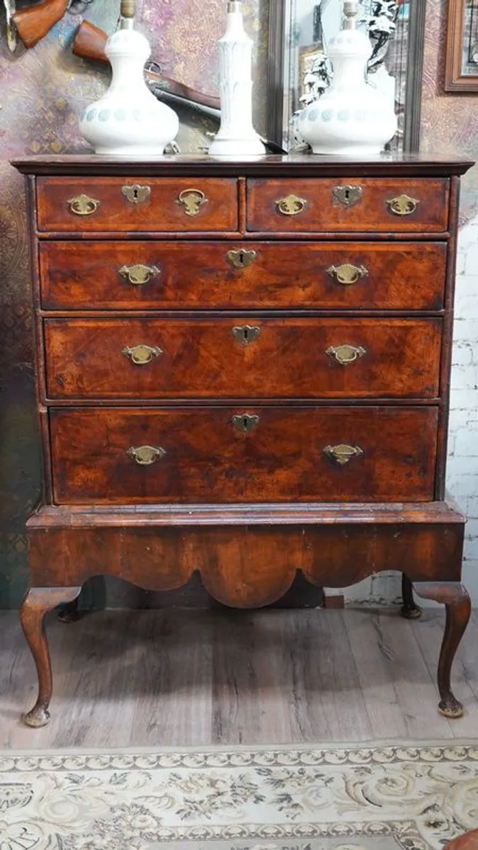 Early Georgian Walnut Chest of Drawers on Stand (c. 1720-1740) - Image 1