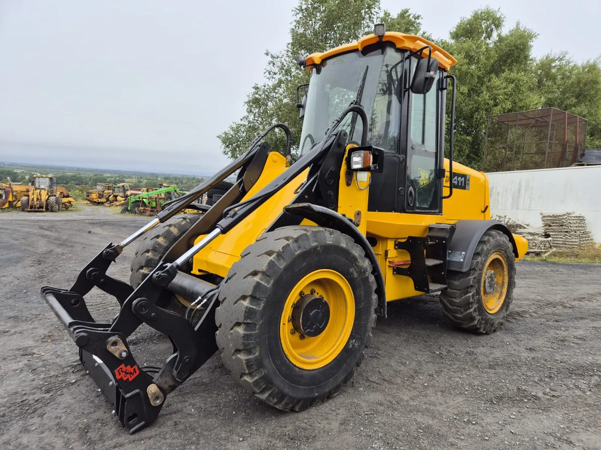 JCB 411 Loading Shovel - Image 1