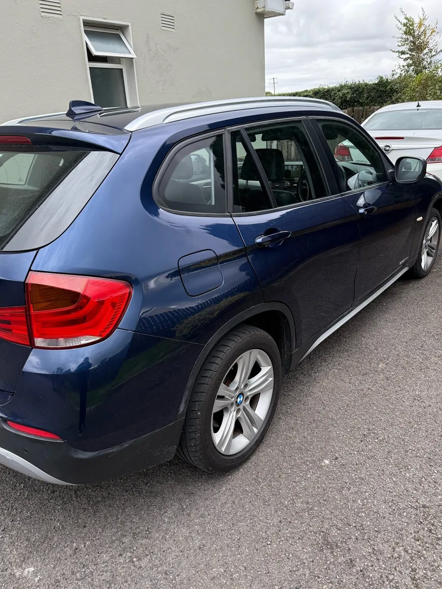 2011 BMW X1 - automatic - low km - Image 4