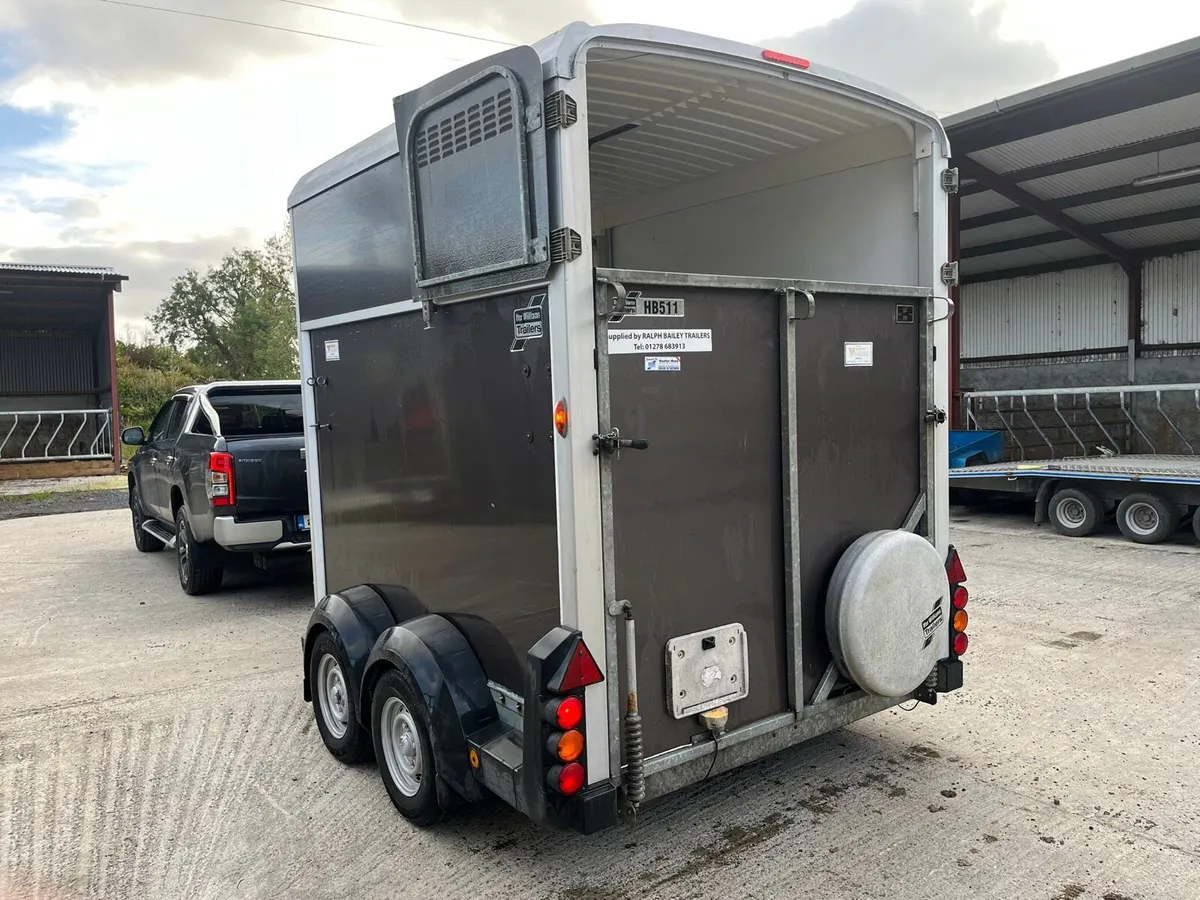 IFOR WILLIAMS 511 DOUBLE HORSE BOX - Image 1