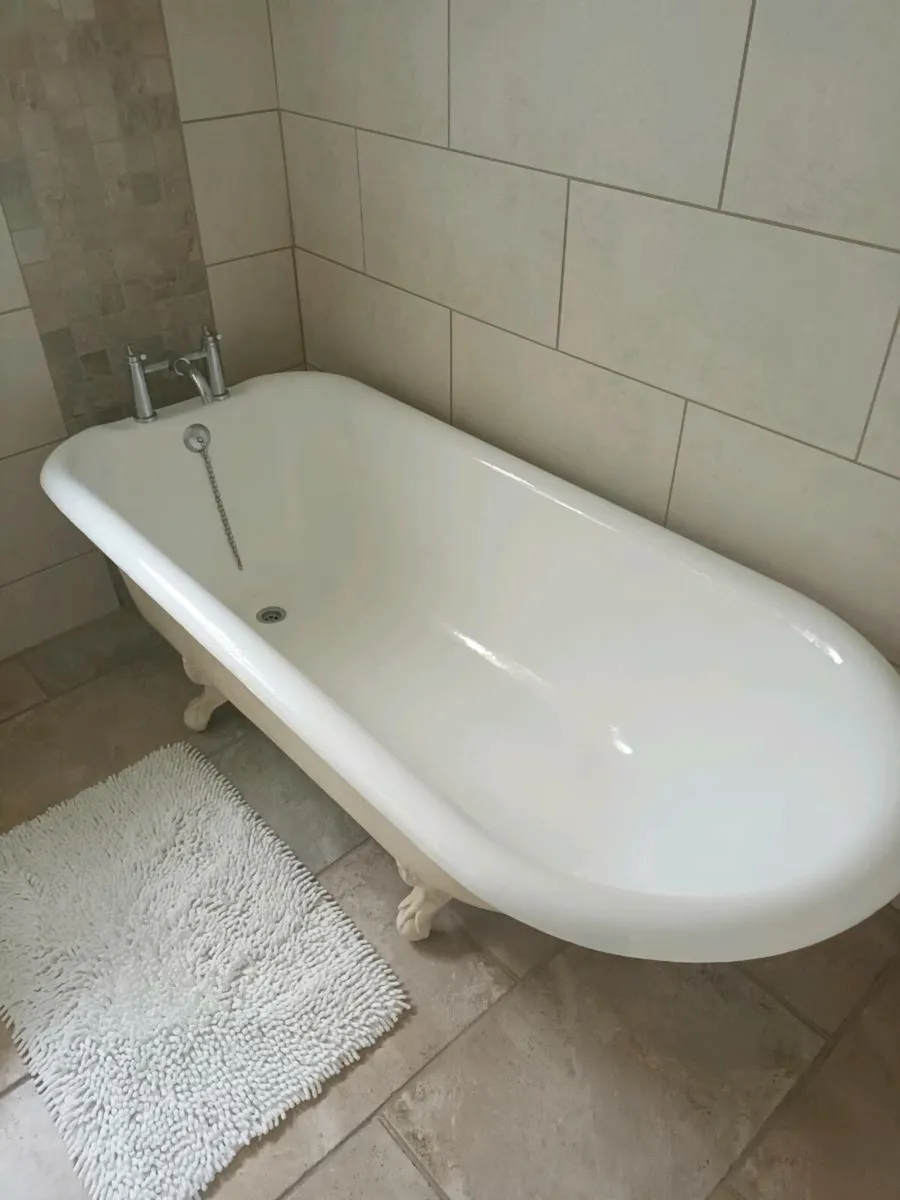 Cast iron freestanding bath - Image 1