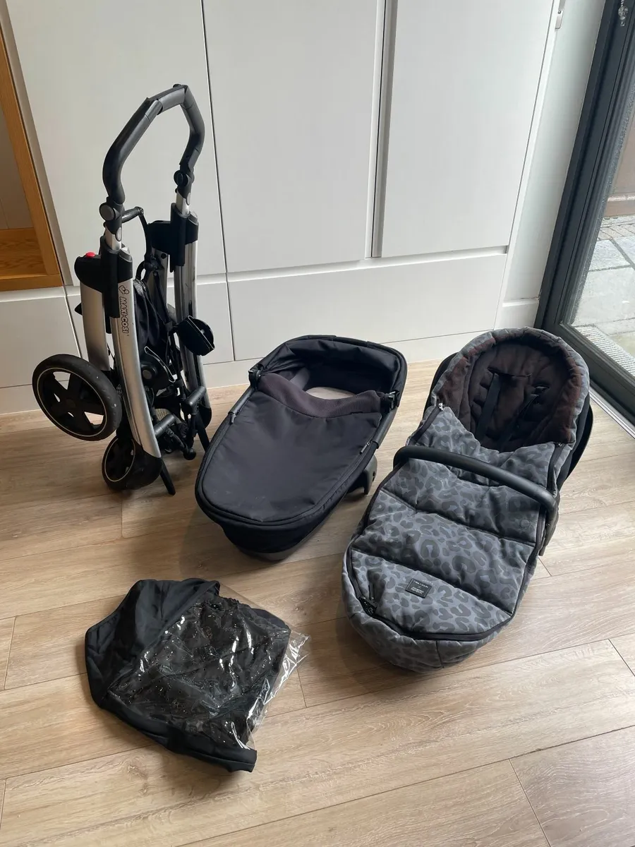 Maxi-Cosi Stroller and Bassinet - Image 1