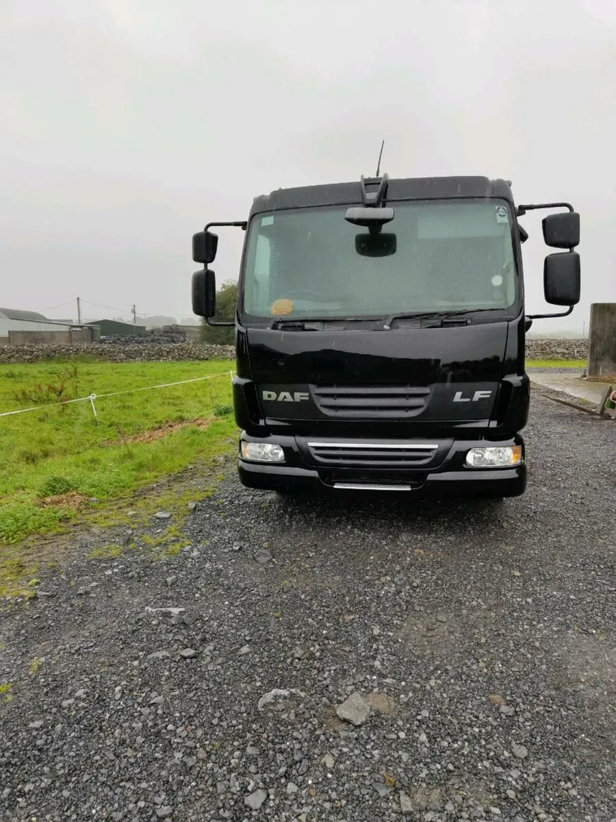 Recovery truck - Image 1