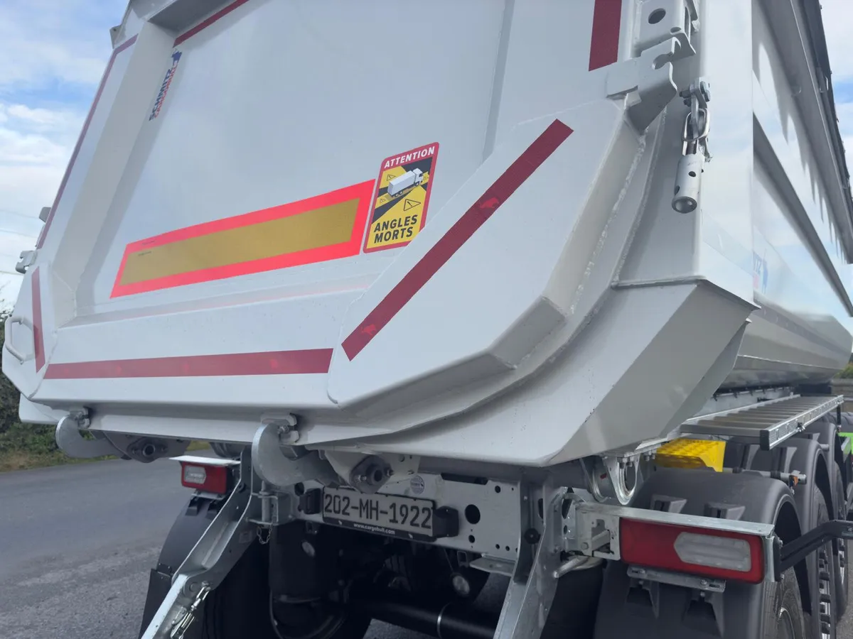 Trailers - Image 2