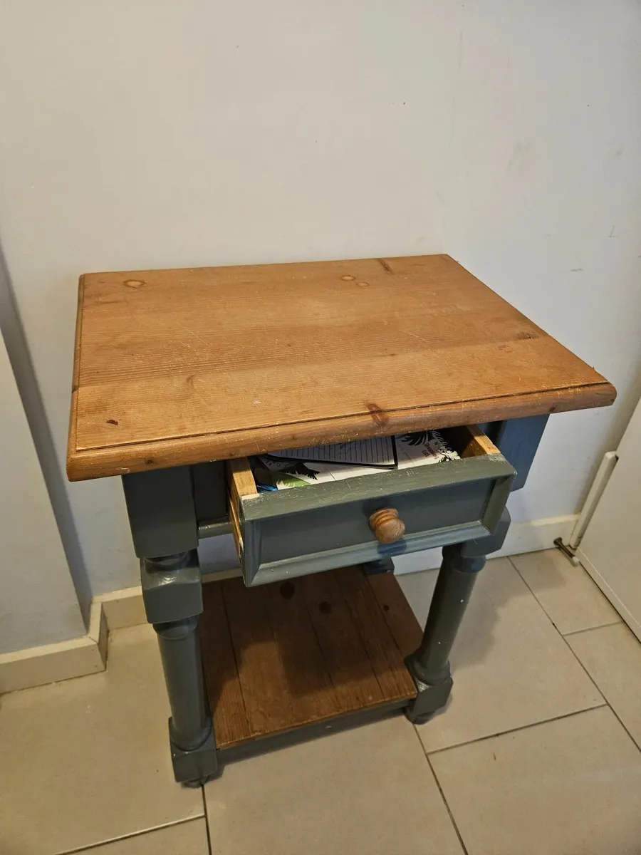 Small side table and iffice Bureau - Image 4