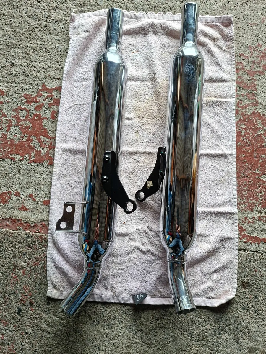 Triumph Bonneville T100 exhaust pipes