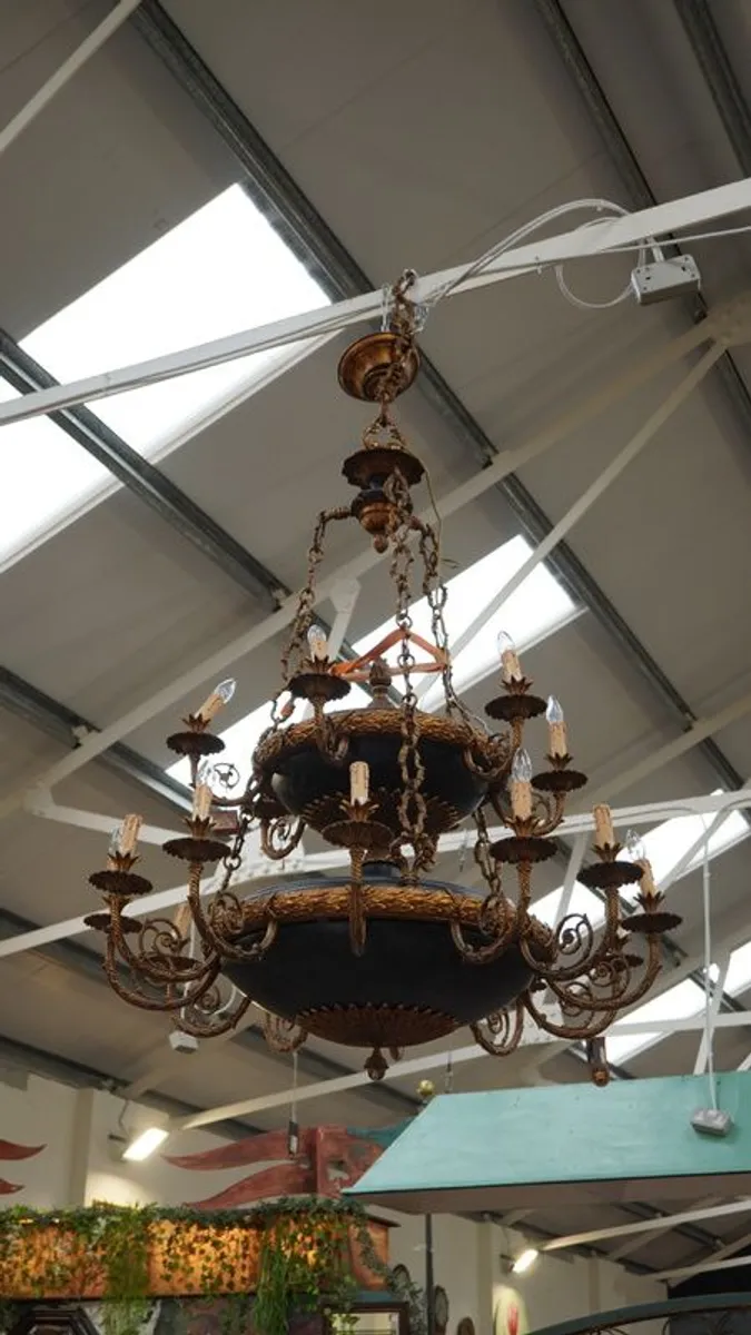 Exquisite Almerich Classic Chandelier - Image 4