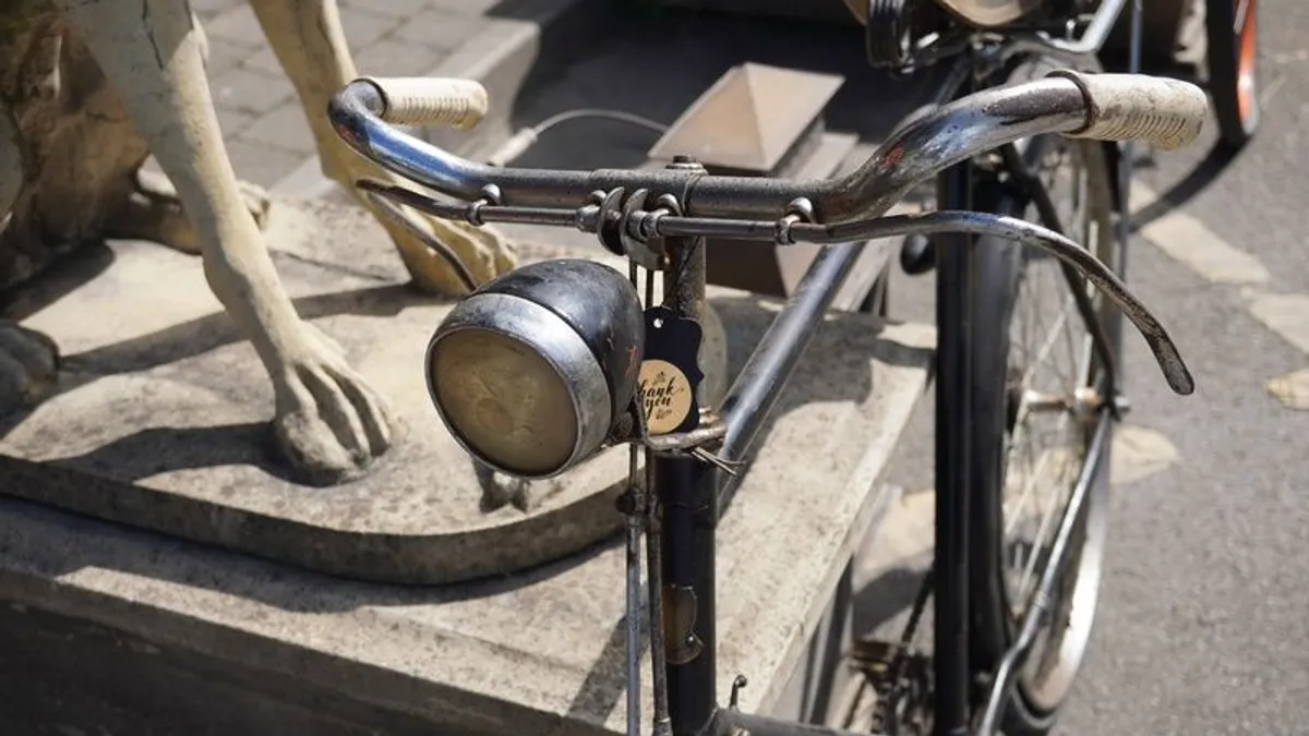 Vintage Humber Bicycle with Double Fork - Image 3
