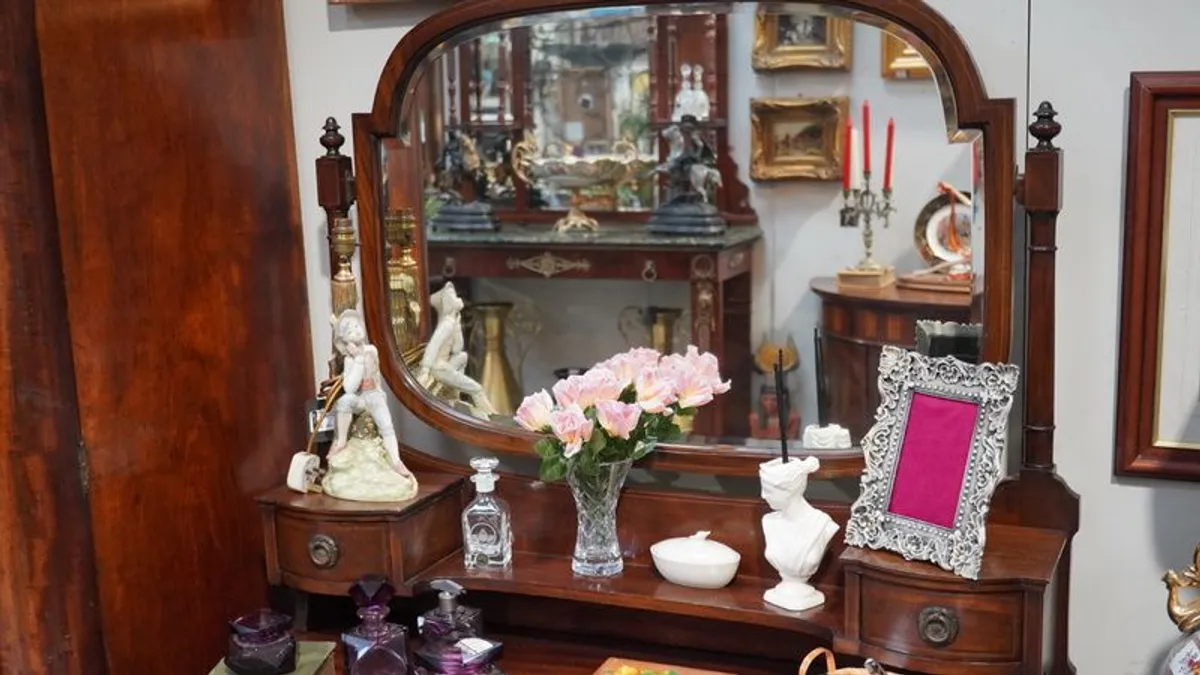 Antique Mahogany Dressing Table with Mirror - Image 3