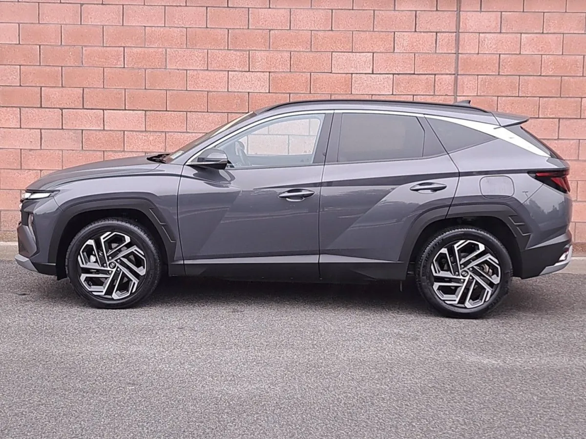 Hyundai Tucson Executive Model Plug in Hybrid Aut - Image 3