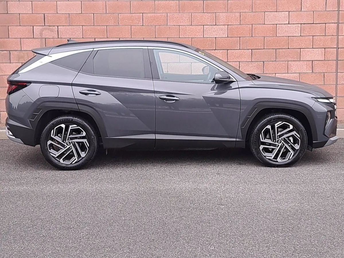 Hyundai Tucson Executive Model Plug in Hybrid Aut - Image 4