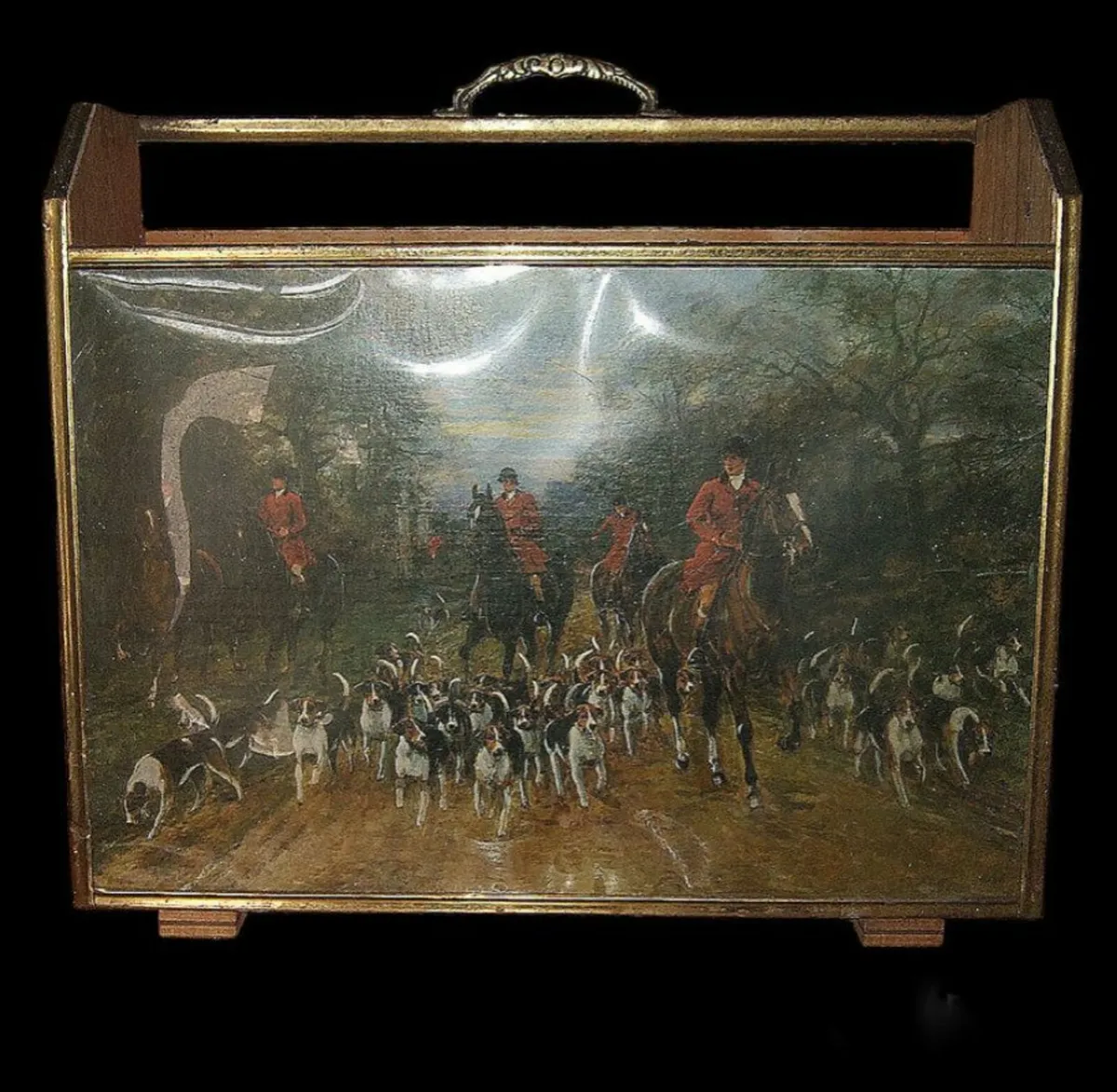 Vintage 'Hunting Scene' Magazine Rack - Image 4