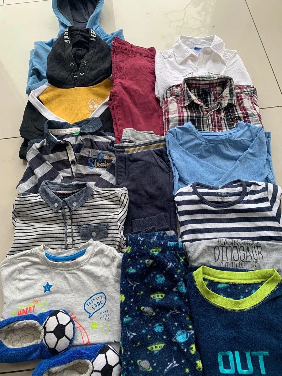 15 items of boys clothes age 4 - Image 1