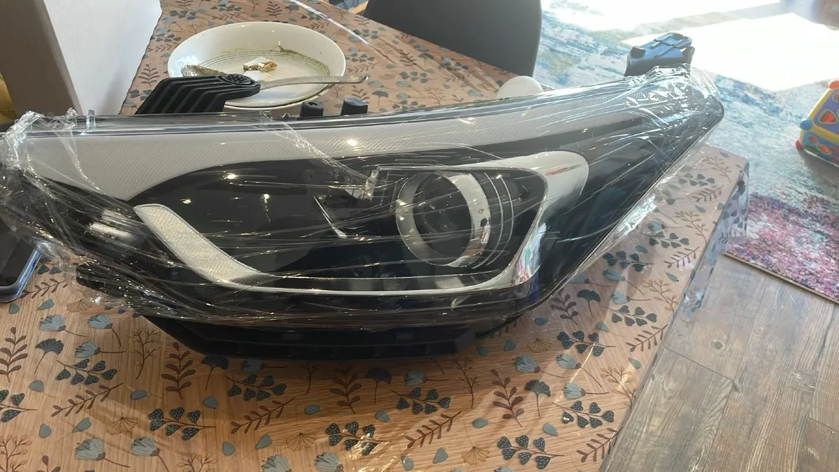Hyundai i20 2015 OEM Projector Headlights - Image 1
