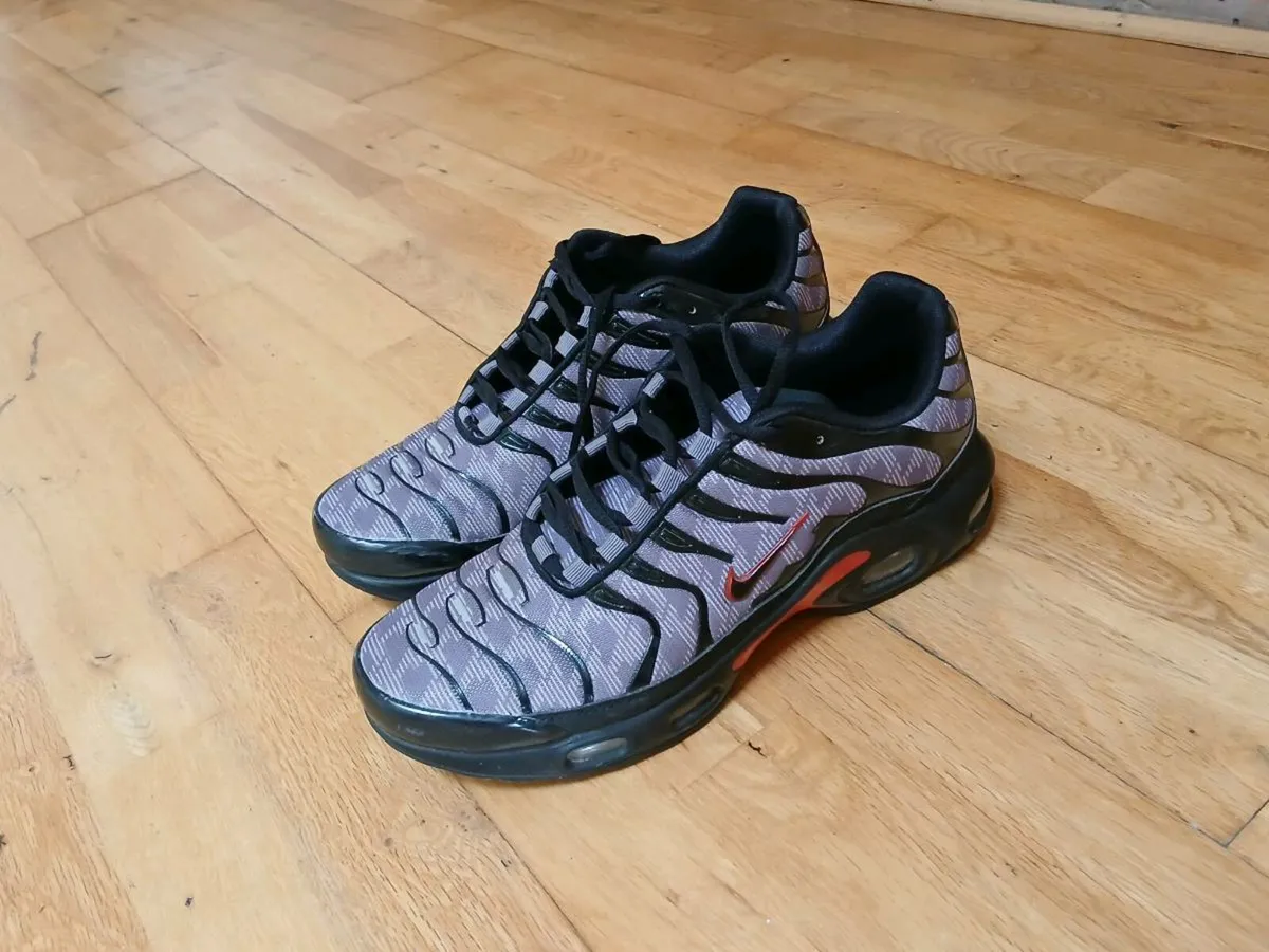 Nike air men's trainers unwanted gift can deliver - Image 1