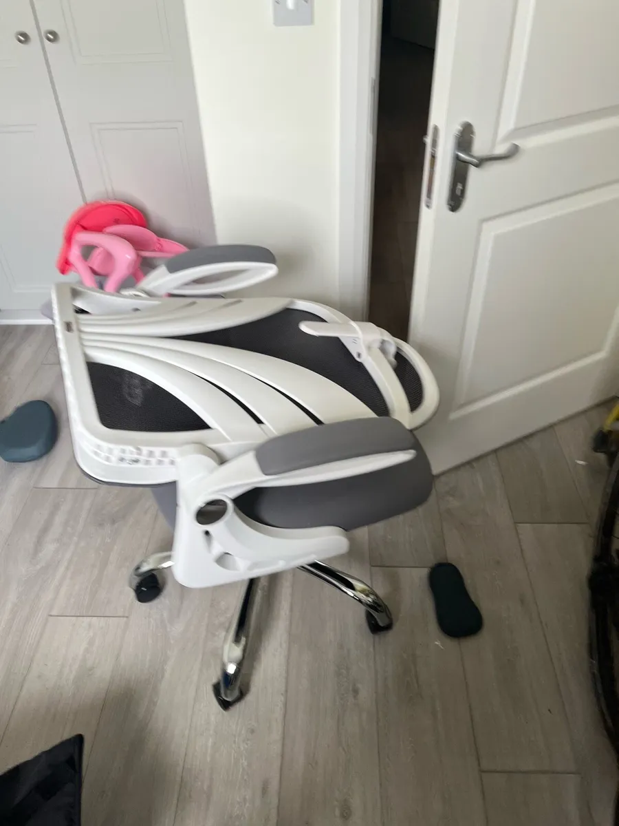 Office chair - Image 1