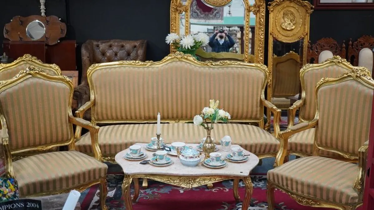 Elegant Spanish Salon Set - 6 Pieces - Image 2