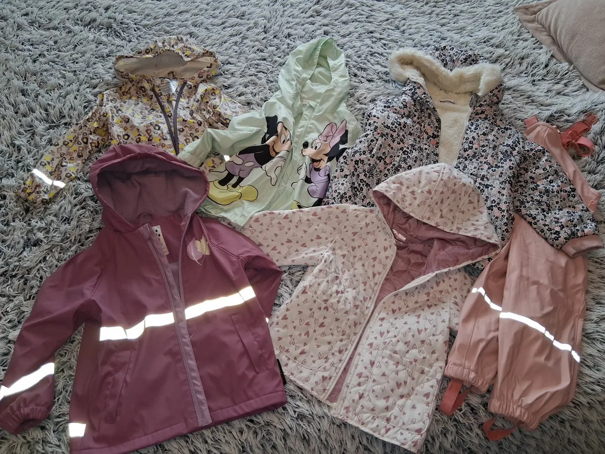 Girls 3-4 years clothes & shoe bundle - Image 3
