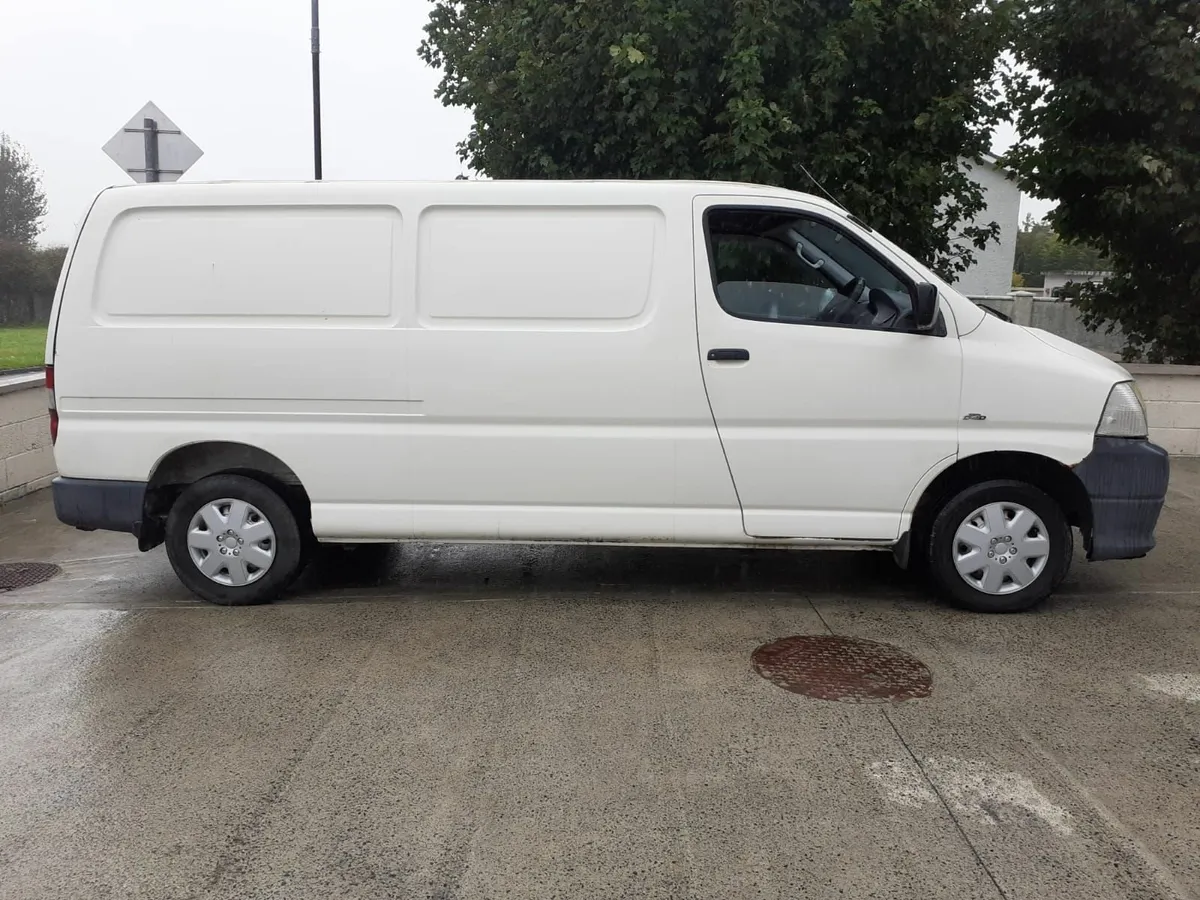 2008 Toyota hiace - Image 2