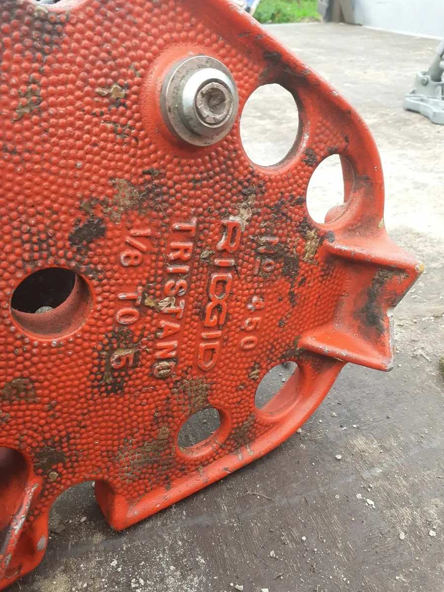 RIDGID NO 450 TRISTAND BENCH - Image 2