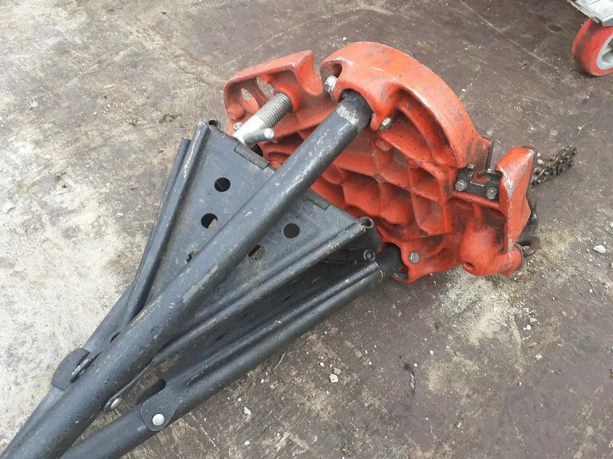 RIDGID NO 450 TRISTAND BENCH - Image 3