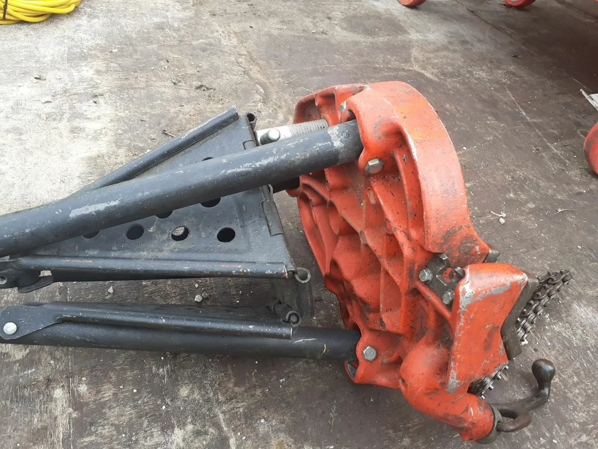 RIDGID NO 450 TRISTAND BENCH - Image 4