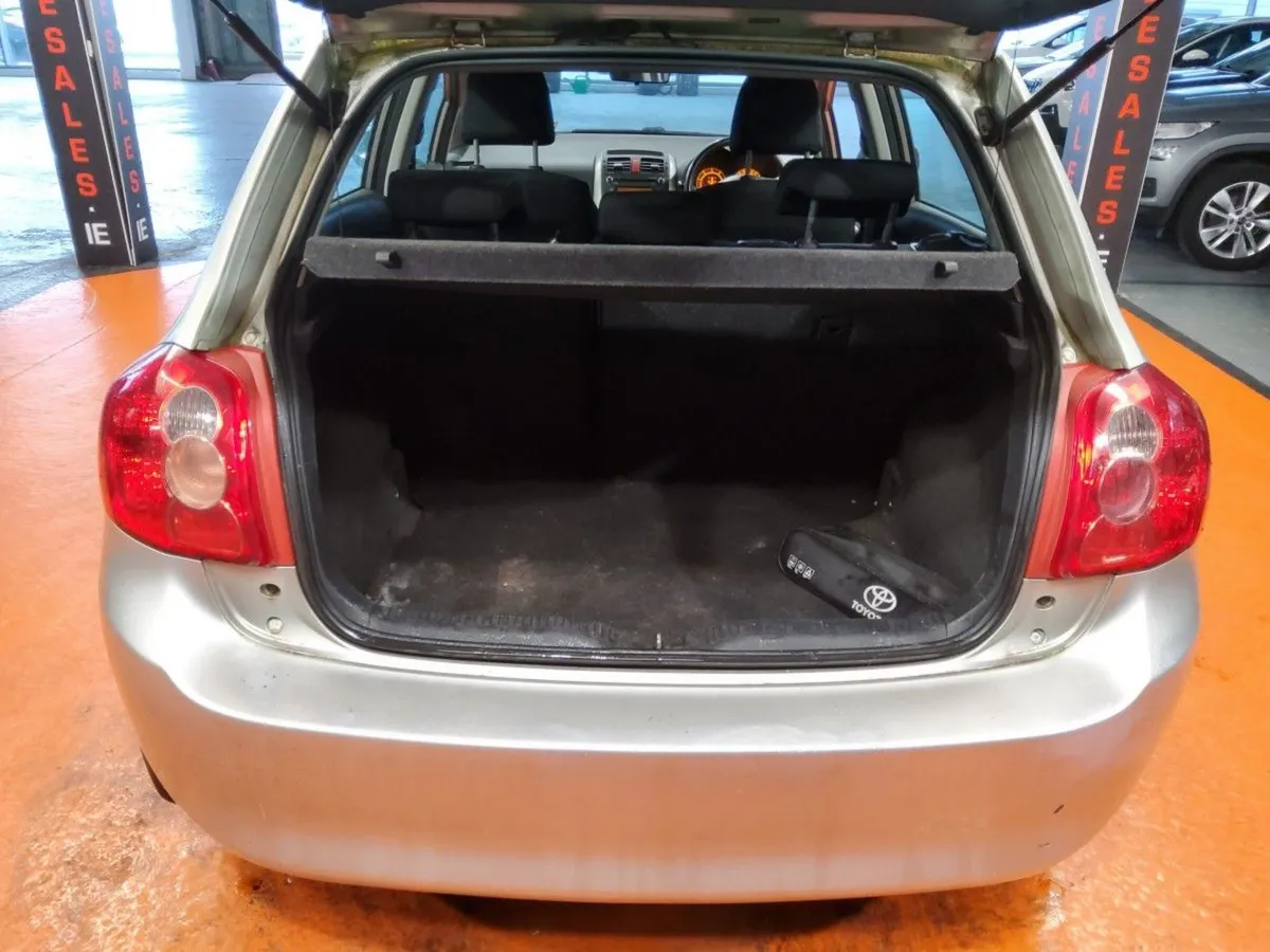 Toyota Auris 1.4 D-4d Terra - Image 4