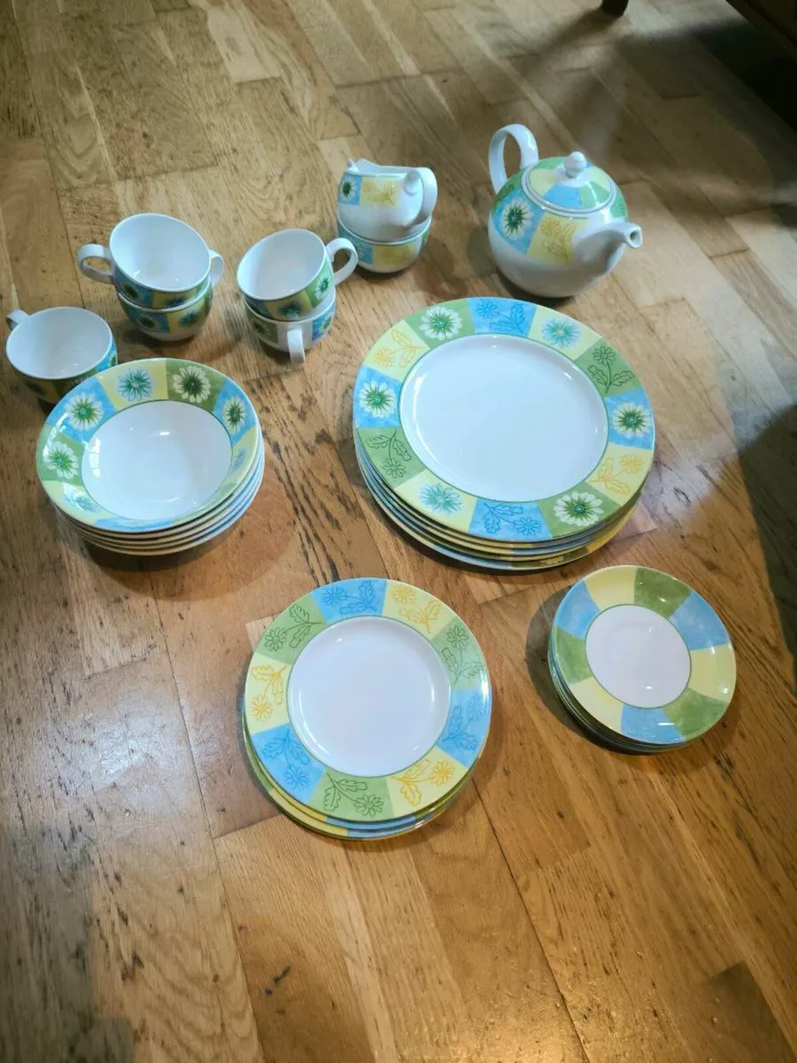 Dinner Set - Image 1