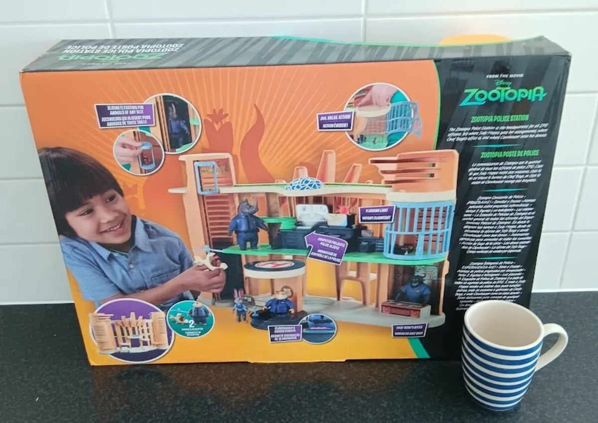zootopia movie police station playset  (NEW) - Image 2