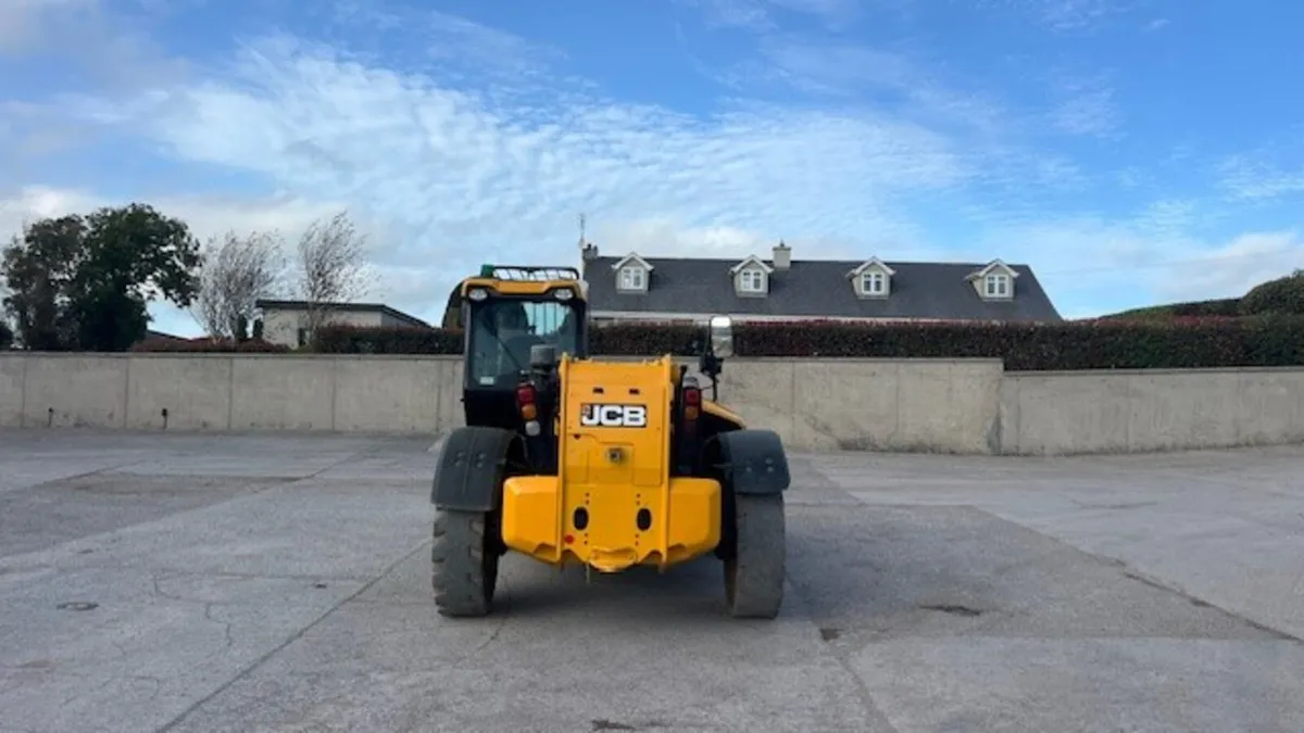 2016 JCB 560 80 Waste Mater - Image 2