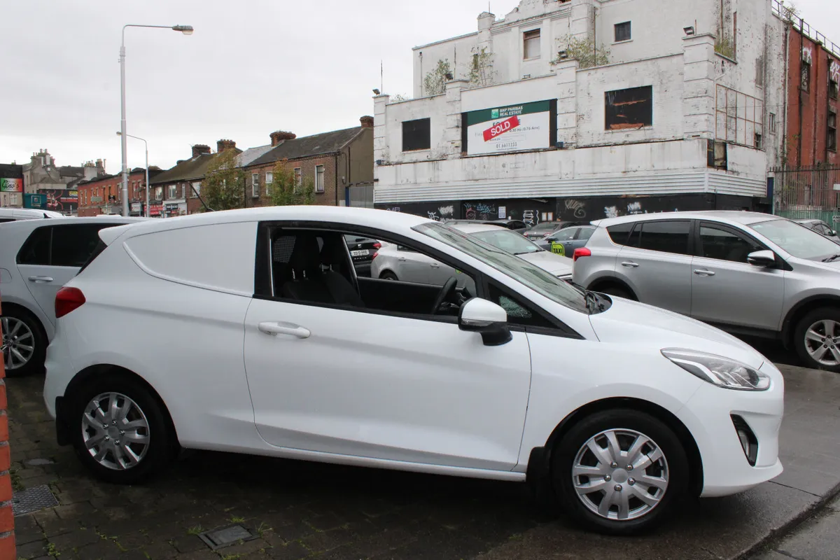 Ford Fiesta 1.5 VAN 2019 - Image 3