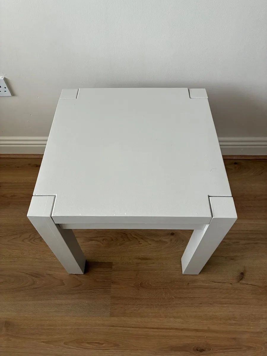 Furniture occasional table - Image 1