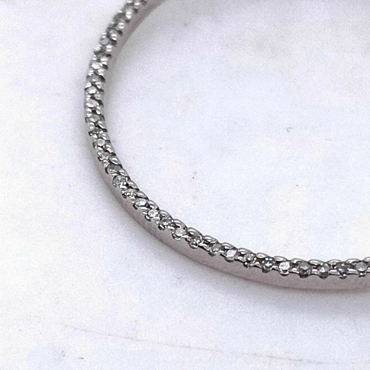 14k White Gold & Diamond Circle Pendant - Image 3