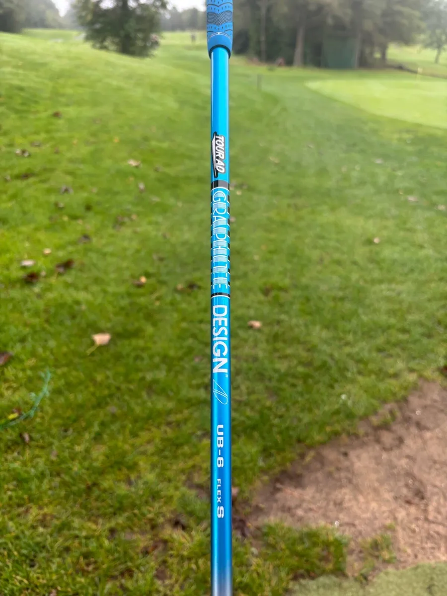 Left Hand Srixon ZX5 3 iron with Tour AD shaft - Image 4