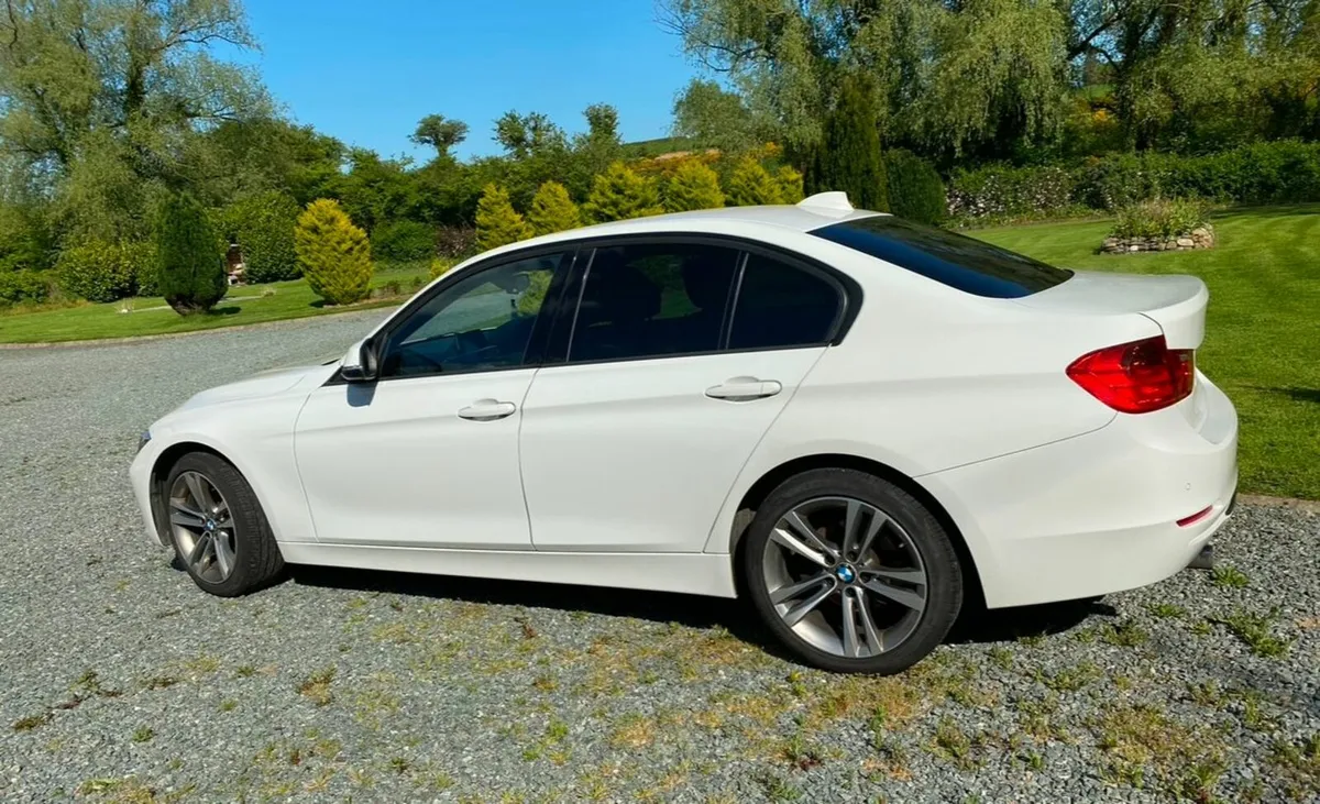 BMW 3 Series Sport 2014 - Image 4
