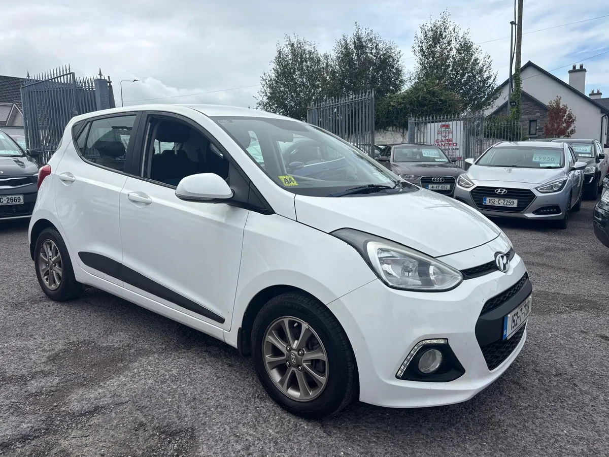 Hyundai i10 2015  PETROL  1.0 - Image 1