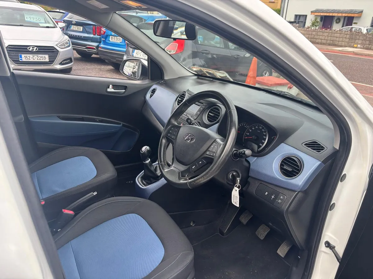 Hyundai i10 2015  PETROL  1.0 - Image 4