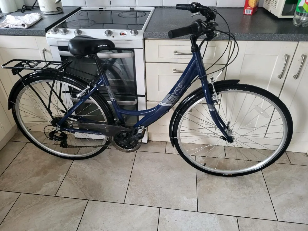 Ladies bike like new - Image 1