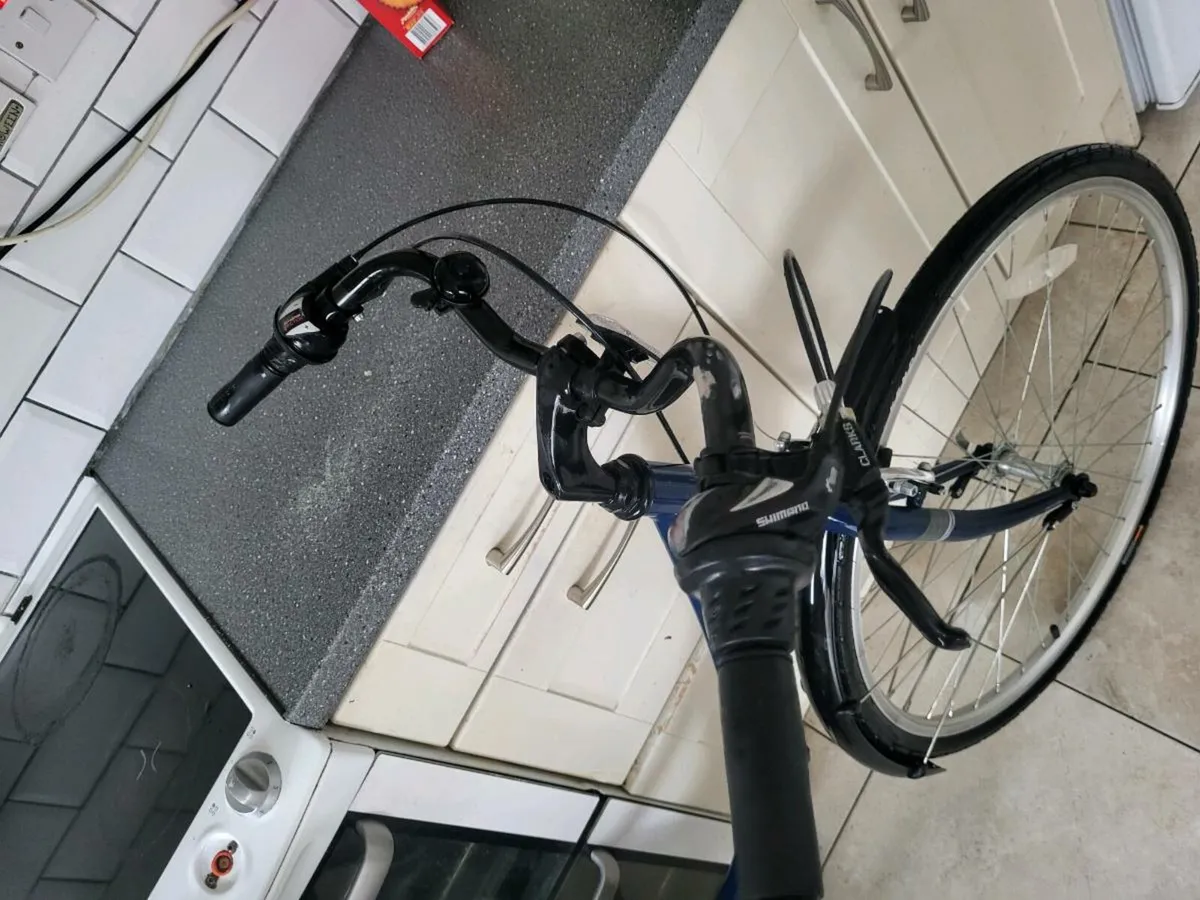 Ladies bike like new - Image 2