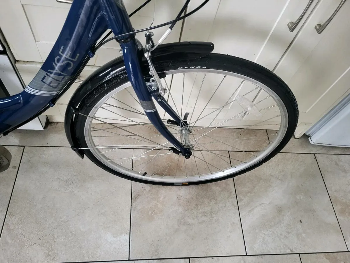 Ladies bike like new - Image 3
