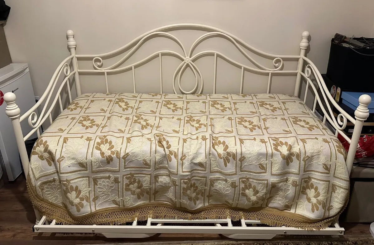 Single Bed/Day Bed - Image 2