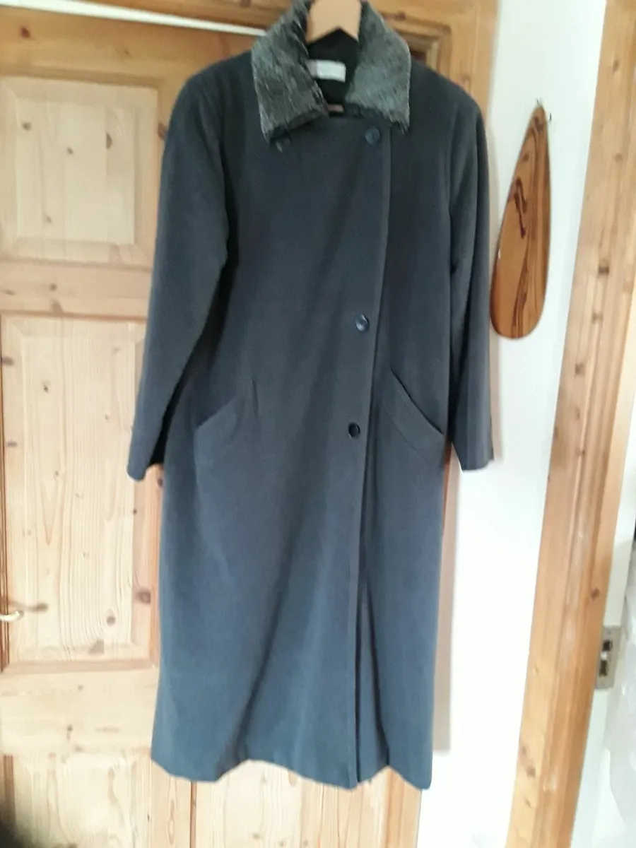 Lovely ladies winter wool coat - Image 1