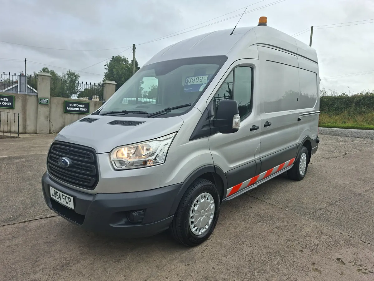 OUTSTANDING 2015 350 COMPRESSOR AND GENARATOR VAN - Image 3
