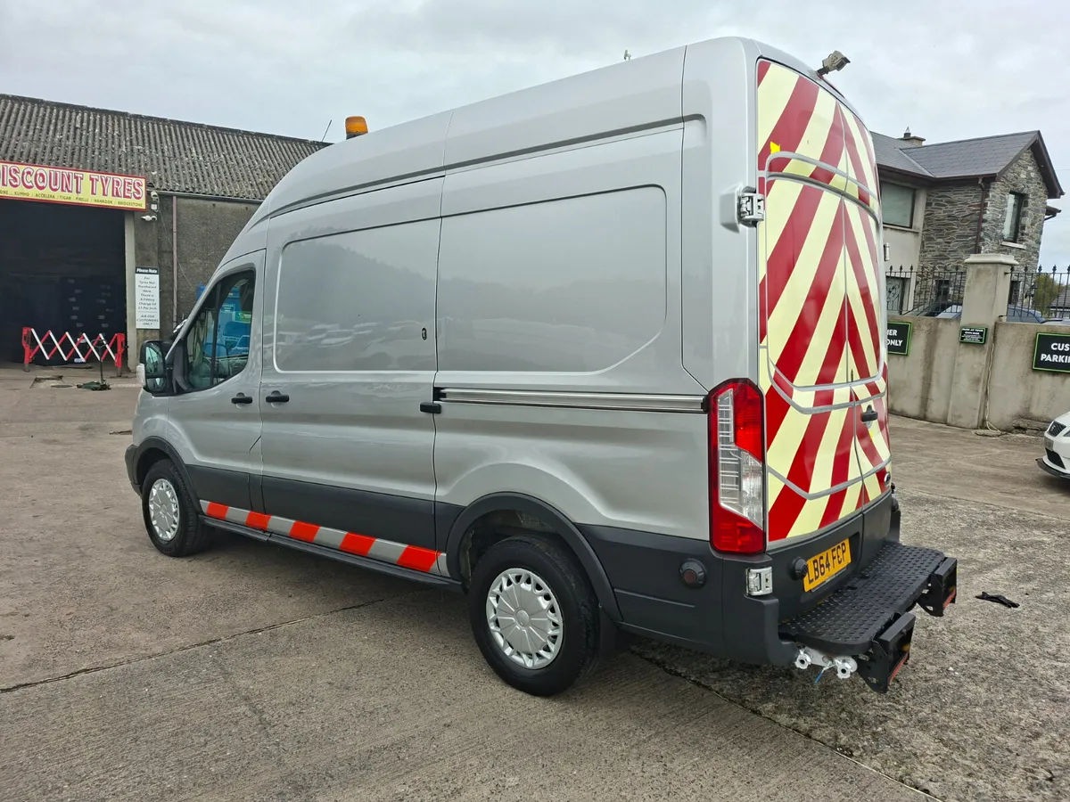 OUTSTANDING 2015 350 COMPRESSOR AND GENARATOR VAN - Image 4