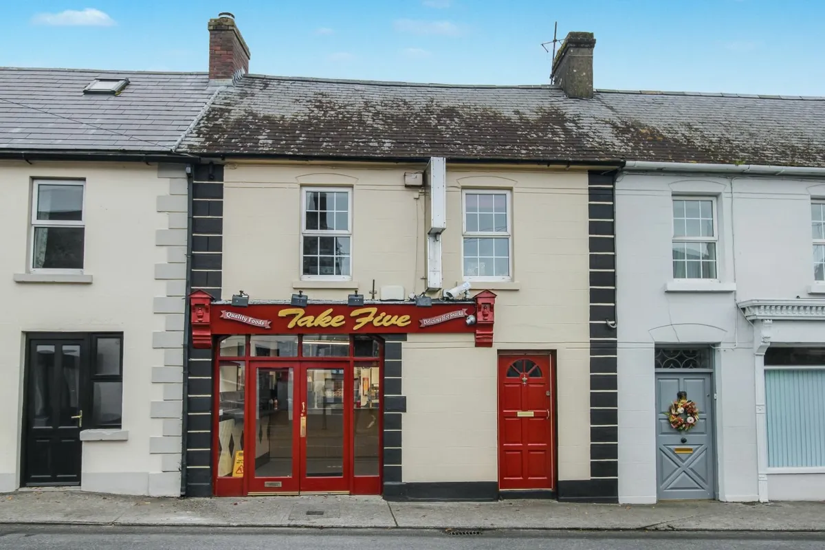 Fast Food Restaurant & 1 Bed Apartment - Image 1