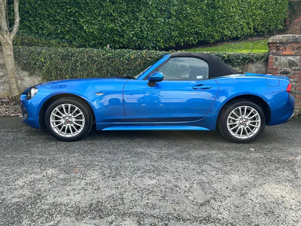 2018 Fiat 124 Spider 1.4 Classica 140bhp! - Image 2