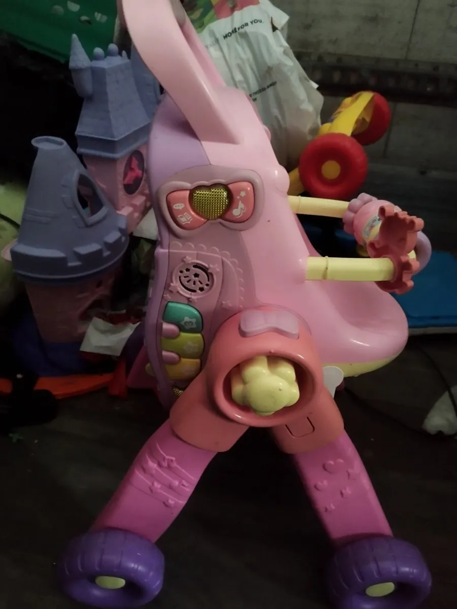 Push along doll buggy - Image 1