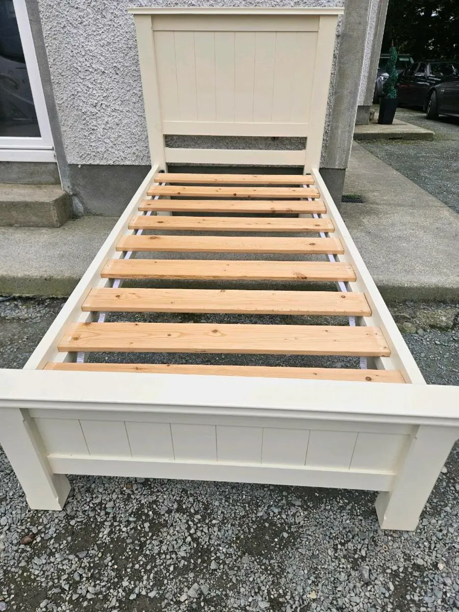 3Ft IVORY BED VERY GOOD CONDITION - Image 2