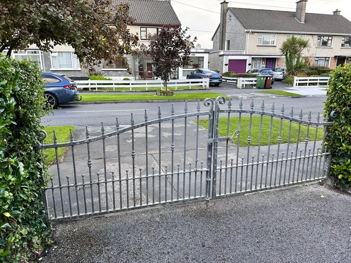 Gates - Image 1