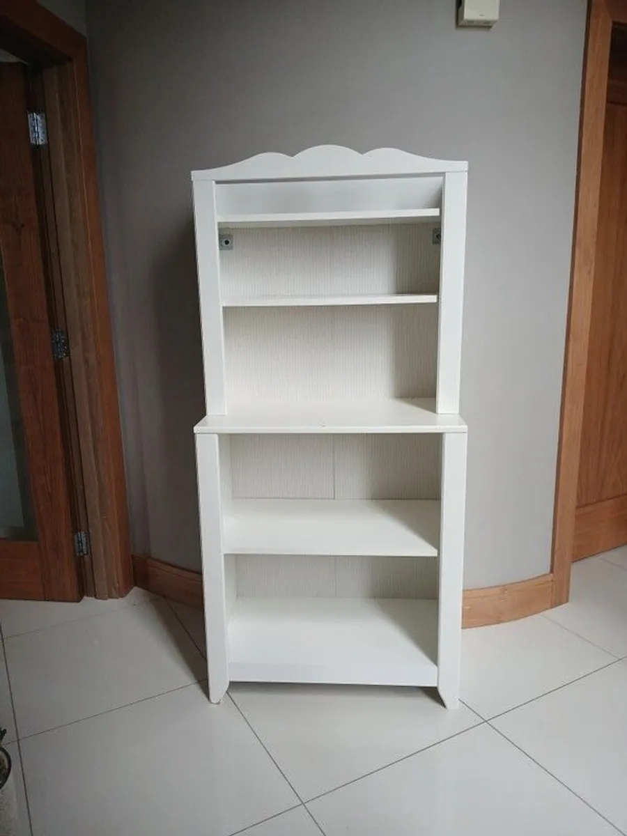 White wooden bookcase - Image 1
